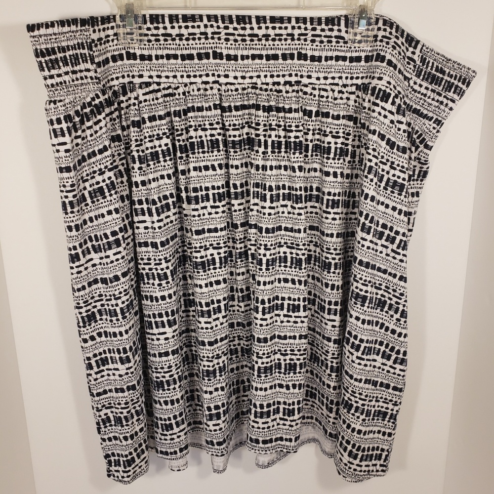 Lane Bryant NWT B&W Patterned Skirt 3X 22/24